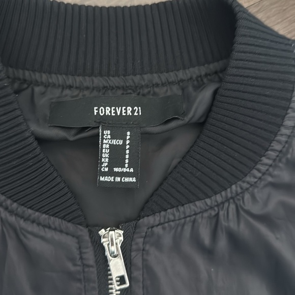 Forever 21 bomber jacket - Picture 2 of 2